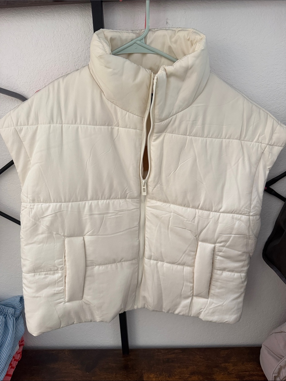 Cream cropped puffer!